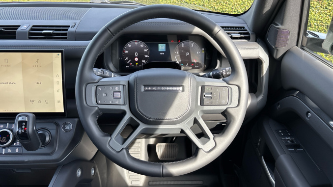 Land Rover Defender 3.0 D350 X-Dynamic HSE 90 3dr Auto Diesel Estate - Image 15